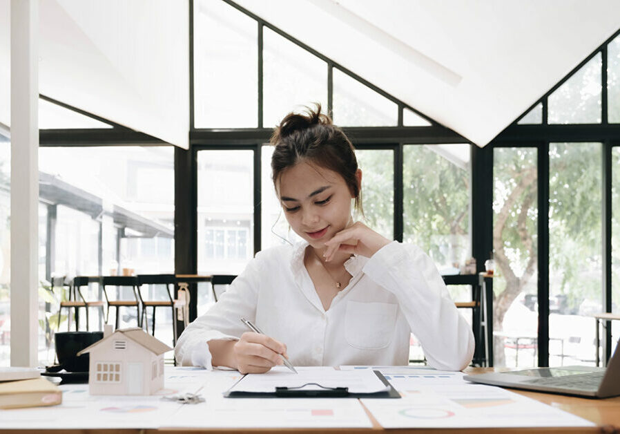 real estate law Strategic hiring can bring numerous benefits to real estate law firms. One of the key advantages is the ability to build a highly skilled and efficient team that can significantly contribute to the success of the firm.